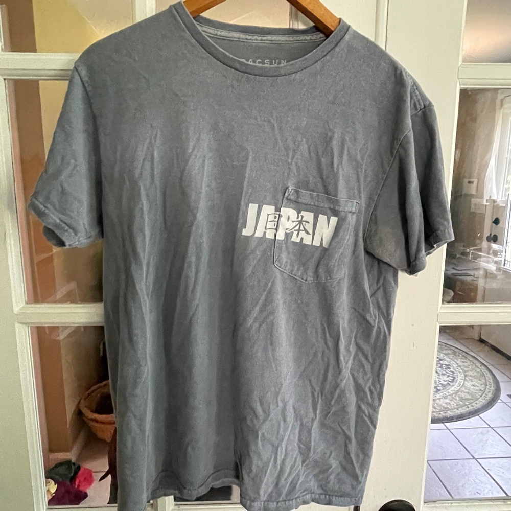 PacSun Gray Short Sleeve Tee with Japan Graphic